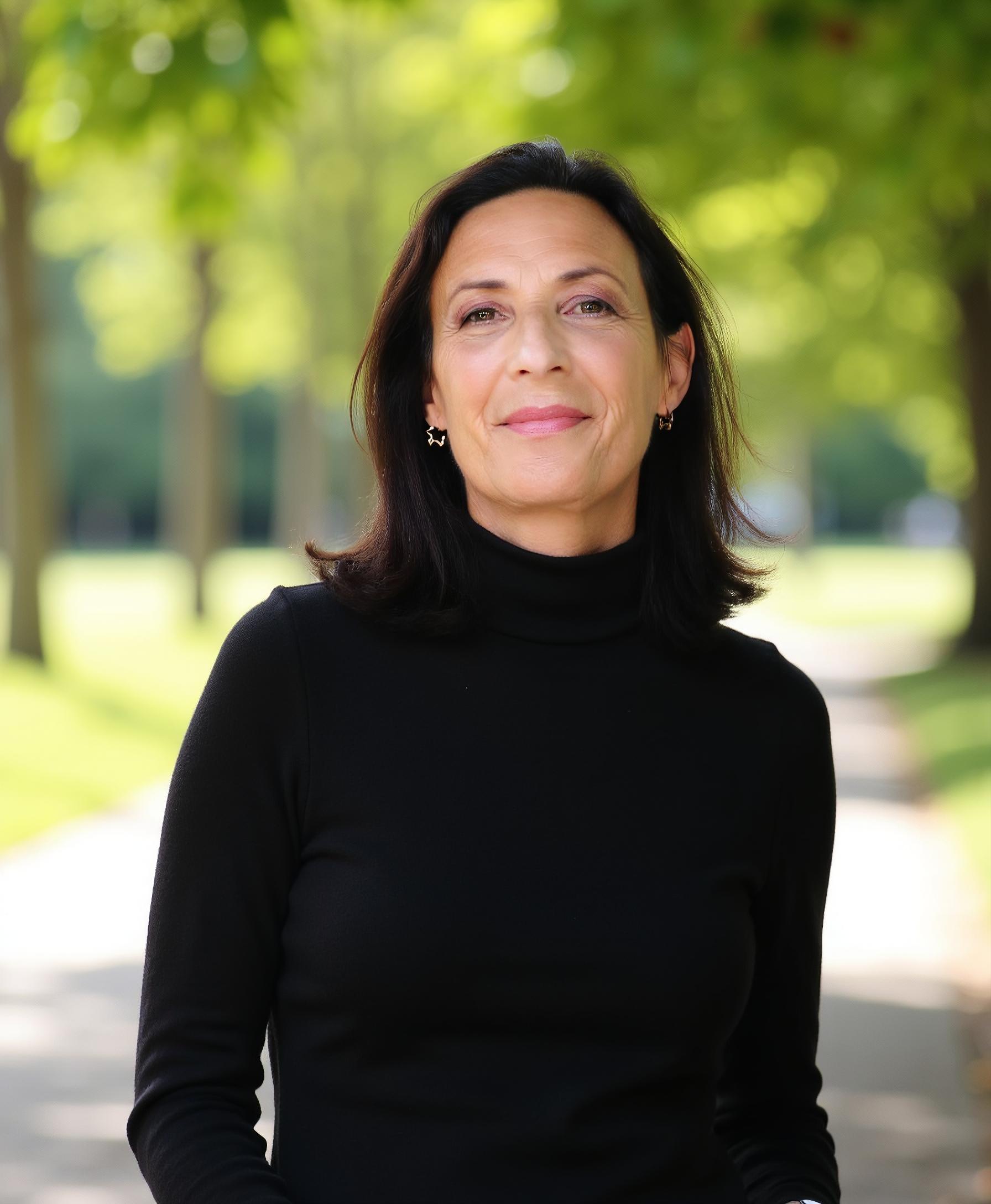 Tess Hunneybell, trauma psychotherapist and retreat host in Italy